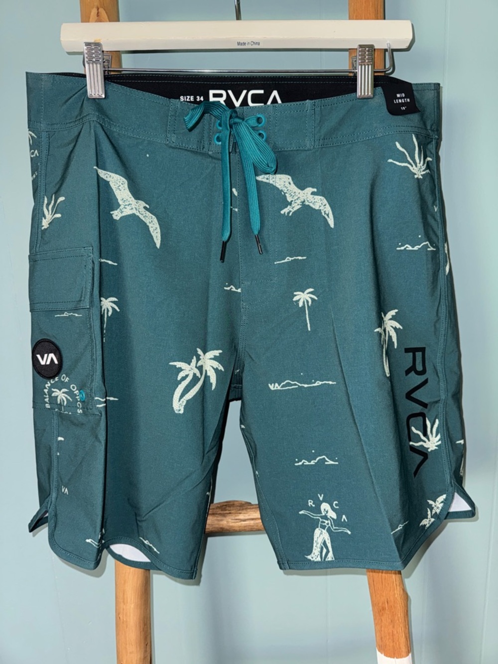Men's RVCA Hula Hands Hawaiian Tropical Swim Surf Boardshorts ~ 34